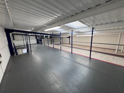 11 The Hawthorn Centre, Harrow, Warehouse To Let - 11 Hawthorn Centre (27).jpg