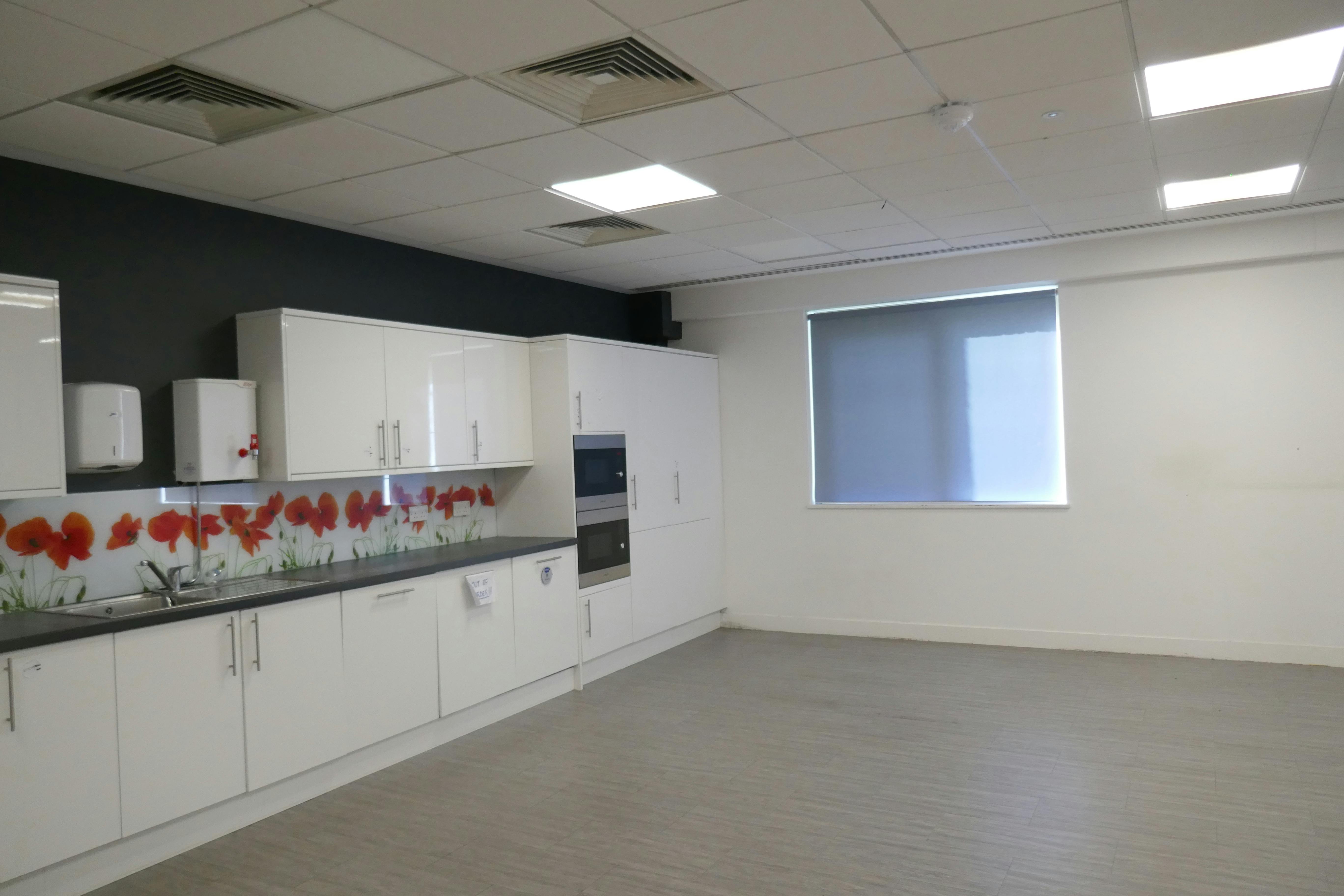 Turnford Place, Broxbourne, Offices To Let - P1050997.JPG