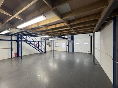 11 The Hawthorn Centre, Harrow, Warehouse To Let - 11 Hawthorn Centre (10).jpg