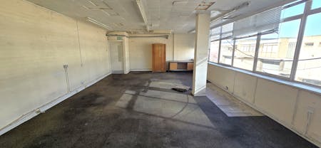 Unit 8 & Unit 9, Lyndean Industrial Estate, London, Industrial To Let - 20260408_162552 - Edited.jpg