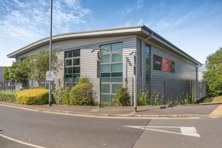 Unit 16, Central Trading Estate, Mosley Road, Trafford Park, Industrial To Let - 8698361-exterior11-800.jpg