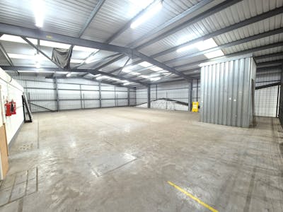 Unit 4 Suthers Street, Oldham, Industrial/Logistics To Let - 20241126_103205.jpg