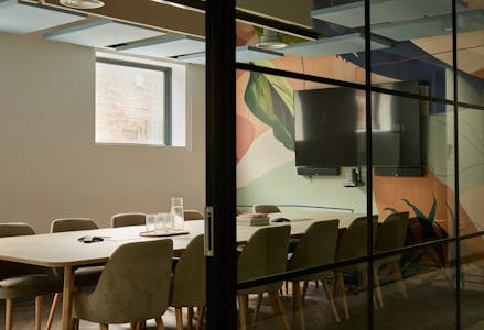 18 Crucifix Ln (Office 3.8), London, Office / Serviced Office To Let - 697ba146c9a29e8e52b2319b_693045a93c5af792fdf6c1dc_Runway20London20Board%20Room.jpg