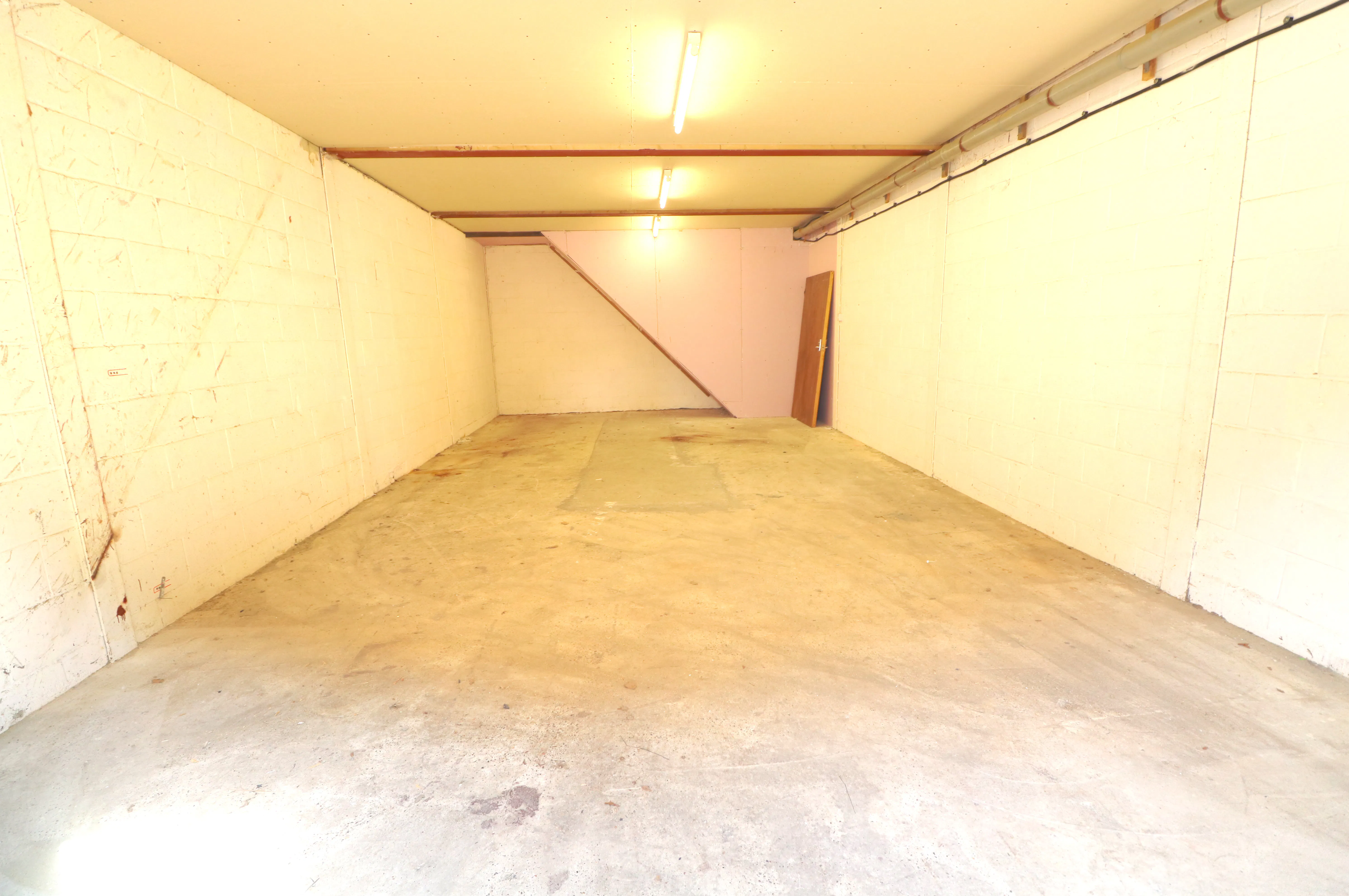 Unit 19 Park Farm, Wivelsfield Green, Industrial To Let - INside.jpg