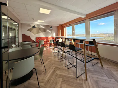 Reading Bridge House, Reading, Office To Let - IMG_9057.jpg