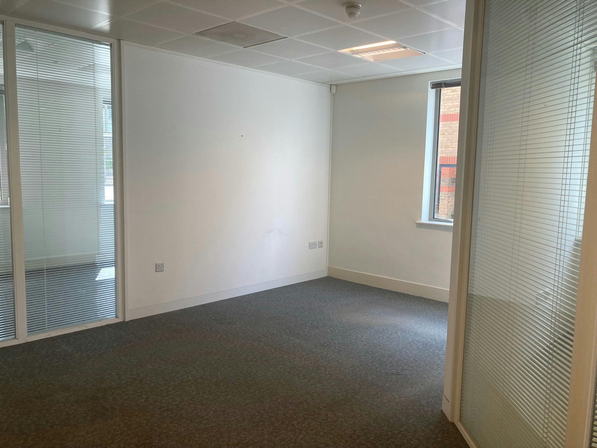 London Court, Bracknell, Offices To Let - 6.jpg