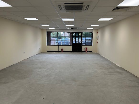 Units 5, 6 & 7 Oakmede Place, Binfield, Retail To Let - 4.jpg