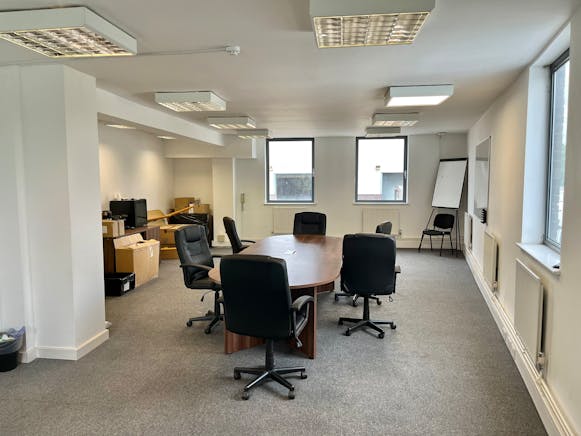 Westgate 2 Avia Park, Heathrow To Let - Westgate 2  FF Office.jpg