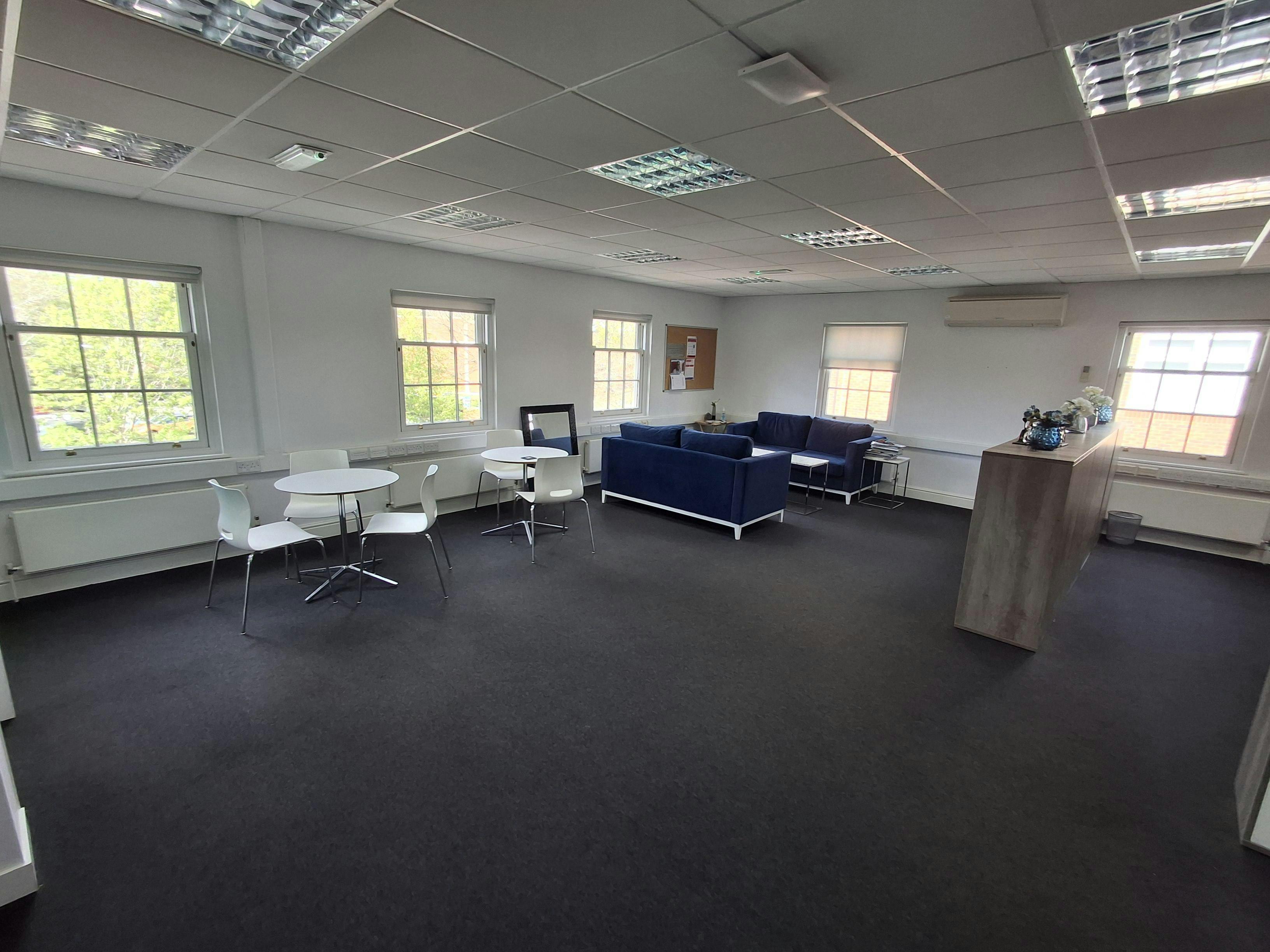 Office in Leatherhead - photo 3