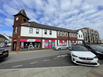 46 Wind Street, Neath-Port Talbot, Retail / Retail - In Town To Let - b4624397-8f7c-486b-829a-175b77960ce3.jpg