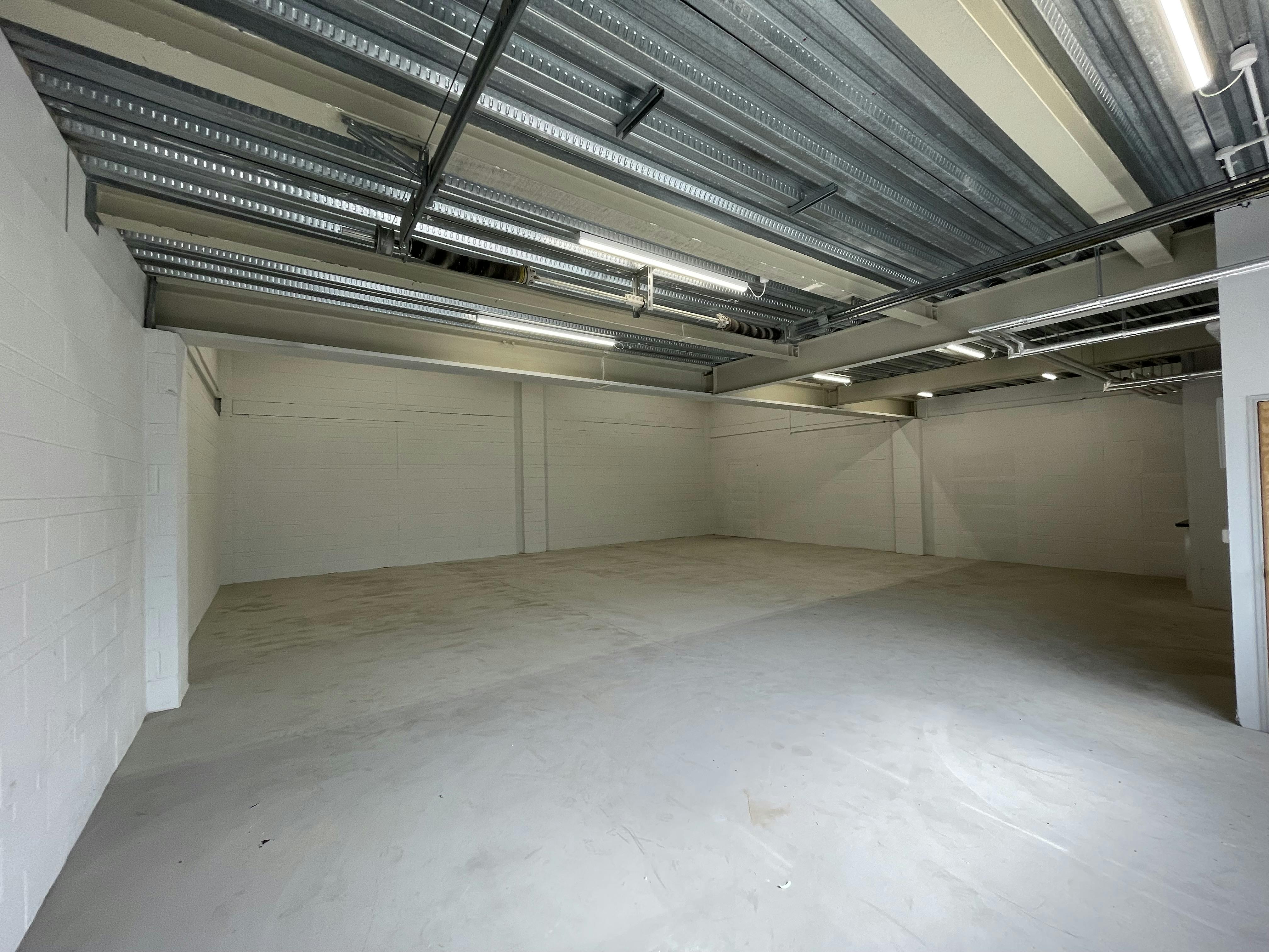 Unit 14, County Park, Shrivenham Road, Swindon, Industrial To Let - IMG_9858.jpg