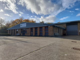 Unit 6 Rutherford Road, Basingstoke, Industrial / Warehouse To Let / For Sale - 20251028_142347.jpg