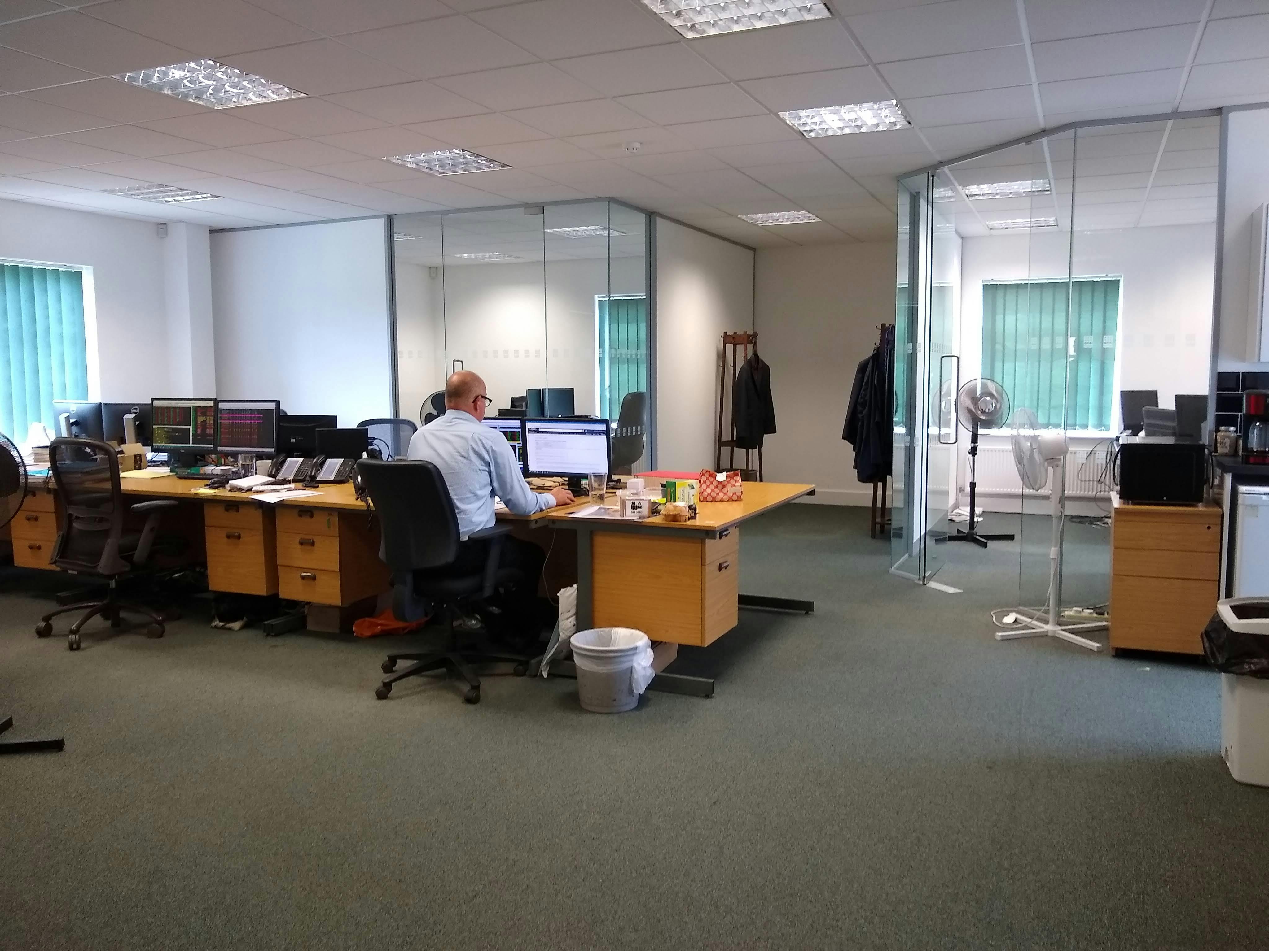 Office in Crawley - photo 4