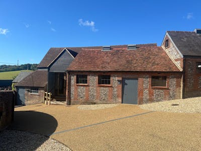 Manor Farm Barns, Hughenden Manor, High Wycombe, Office To Let - IMG20250909WA0003.jpg