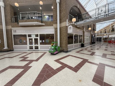 21 Market Place, Burgess Hill, Leisure / Restaurant / Cafe / Retail / High Street Retail / Retail - In Town / Shopping Centre To Let - IMG_6891.jpeg