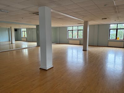 307 Cricklewood Broadway, Cricklewood, Leisure / Office To Let - 3.jpg