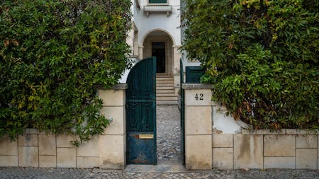 Moradia Casa Branca - Restelo, Rua Fernão Mendes Pinto 42, Lisboa, Office To Let - Fachada_001.jpg