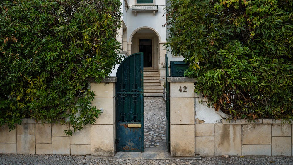 Moradia Casa Branca - Restelo, Rua Fernão Mendes Pinto 42 - Fachada_001.jpg