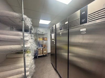 14 Market Place, Abingdon, Office / Retail To Let - Rear Storage (3).jpg