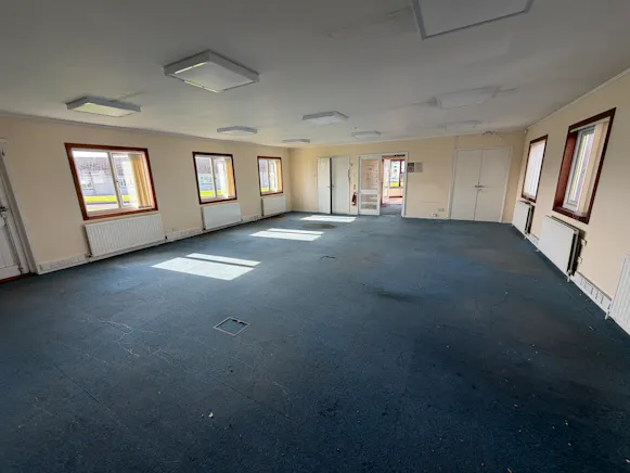 Unit 96, Perth Airfield, Perth, Offices To Let - IMG_7241.JPG