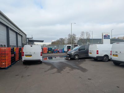 16 Westfield Road, Slyfield Industrial Estate, Guildford, Industrial To Let - PXL_20260317_102126739.MP.jpg