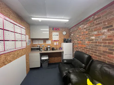 16-18 Rabans Close, Aylesbury, Industrial Lease Assignment - 20260716_095436106_iOS.jpg