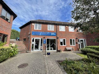 3-5 Swan Court, Pulborough, E (commercial/business and service) / Office To Let - IMG_2331.jpeg