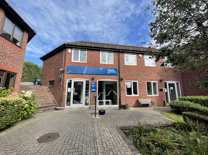 3-5 Swan Court, Pulborough, E (commercial/business and service) / Office To Let - IMG_2331.jpeg