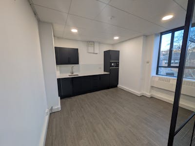 First Floor Office, Portsmouth House, Guildford, Office To Let - PXL_20260128_160956833.jpg