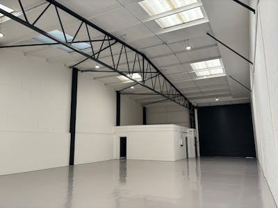 Unit 10, Oakwood Trade Park, Crawley, Industrial/Logistics To Let - IMG_0759.jpeg