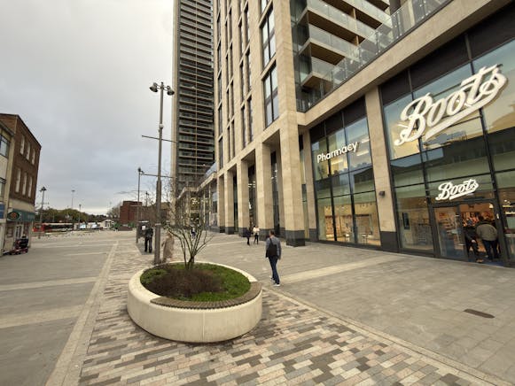 2 Commercial Way, Woking, Retail To Let - IMG_5504.JPEG