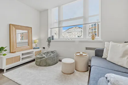 Borough High Street, London, Residential Flat To Let - Open Plan Kitchen/Reception Room