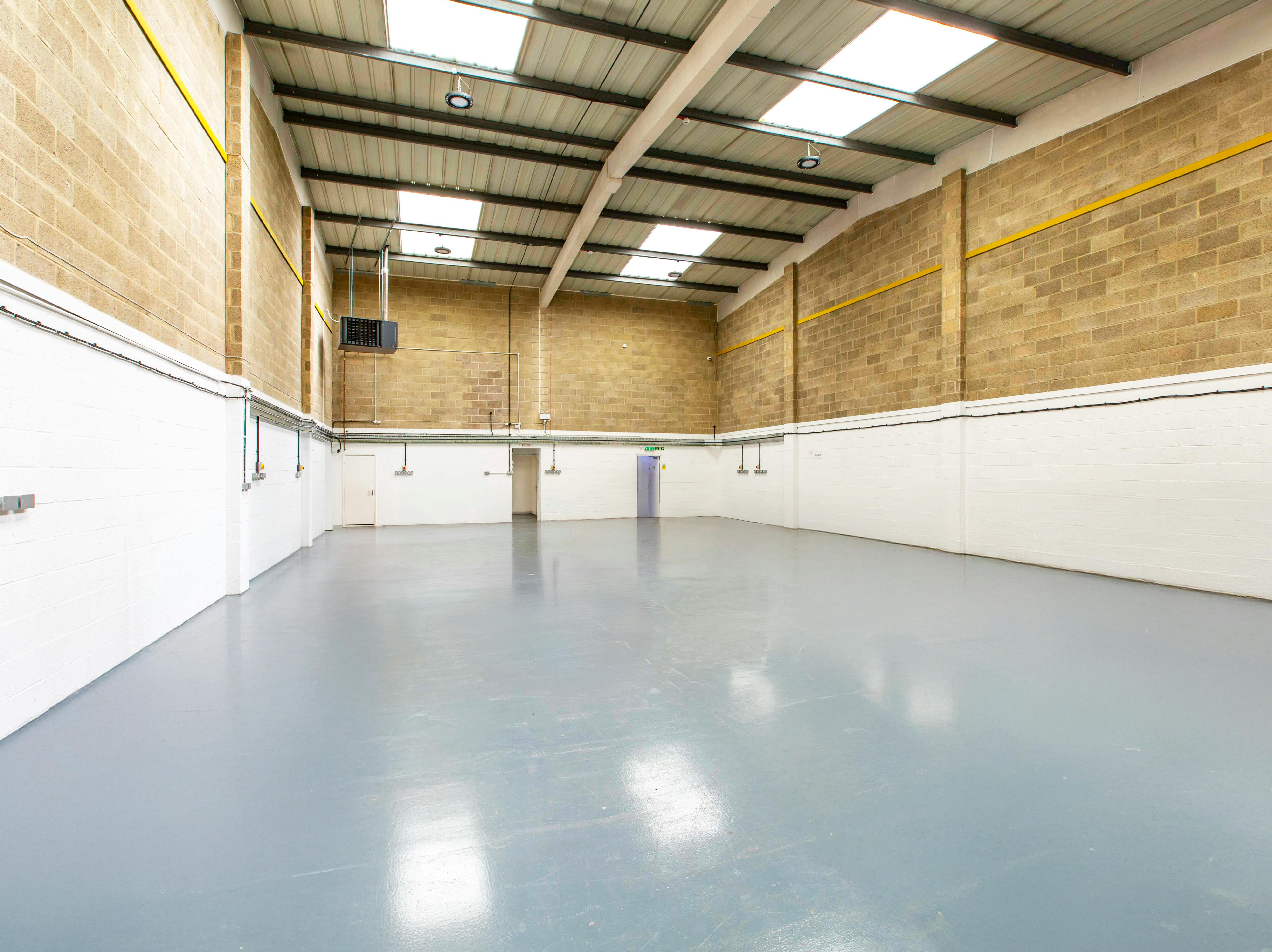 Industrial Unit in Newbury - photo 3