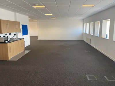 Llewellyn House, Port Talbot, Office To Let - New Internal 3.jpg