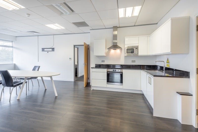 Tilford House, Farnham, Offices To Let - vb5112346_A1184_16_CALA_Homes_Tilford_House_Farnham_800x534.jpg