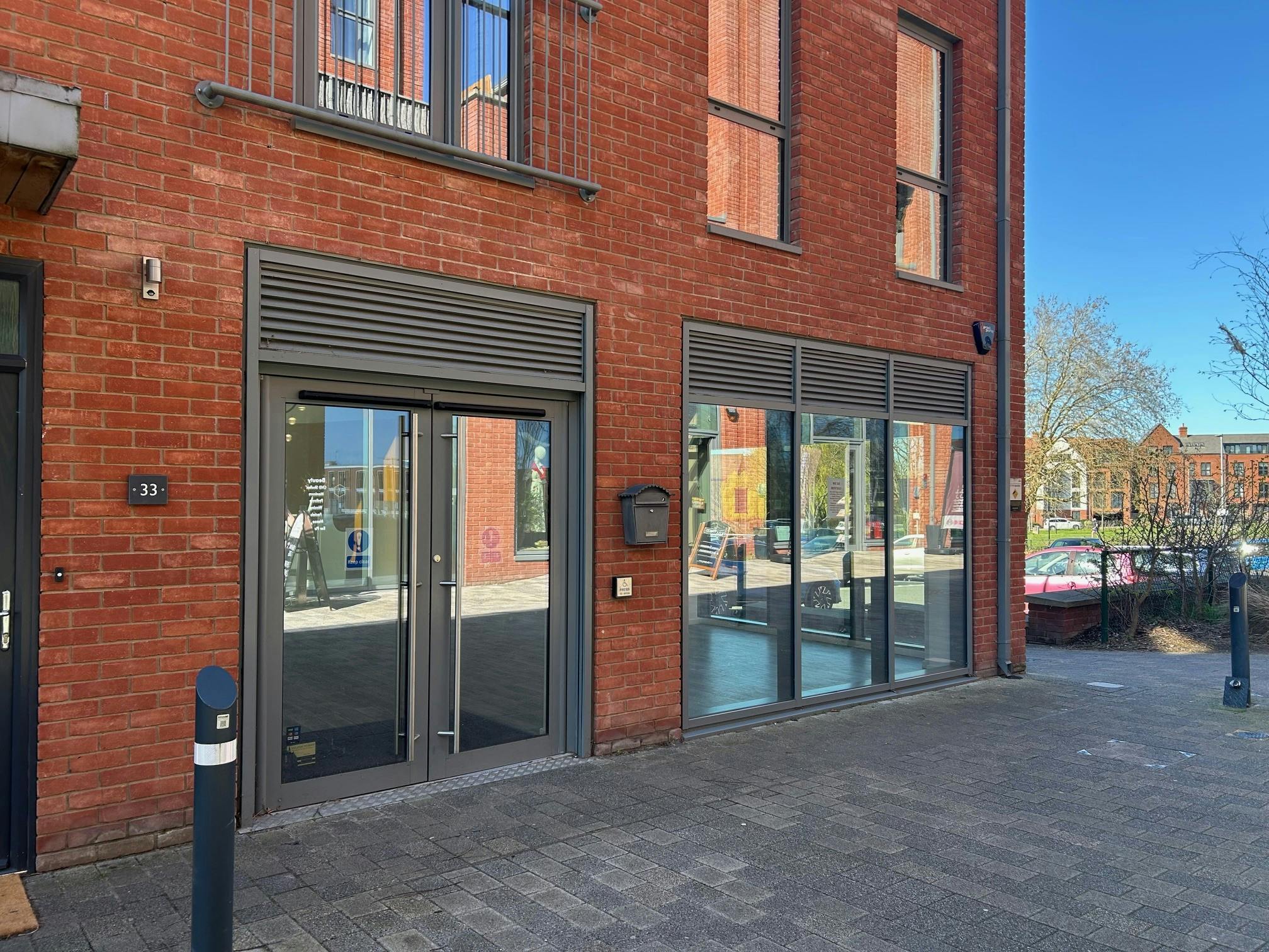 Unit 10, Elms Walk, Wokingham, Retail To Let - 3.jpg