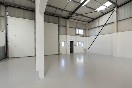 Unit 11&12, Crescent Court Business Centre, Canning Town, Industrial To Let - IW-130826-CA-516-U11-12.jpg