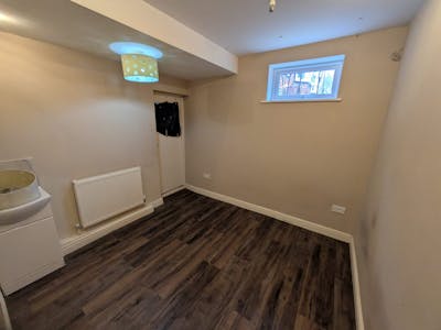 Ivy Lodge, Portsmouth Road, Milford, Retail To Let - 1000064612.jpg