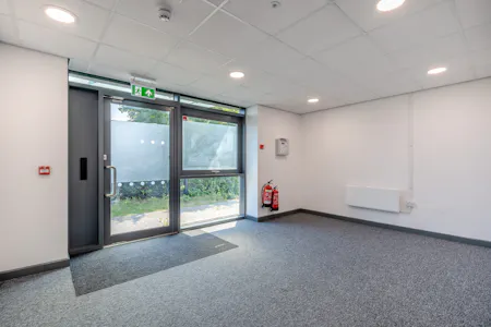 Unit 16, Central Trading Estate, Mosley Road, Trafford Park, Industrial To Let - 8698361-interior01-800.jpg