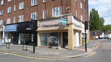 261 High Road, Loughton, Retail To Let - P1010883.JPG