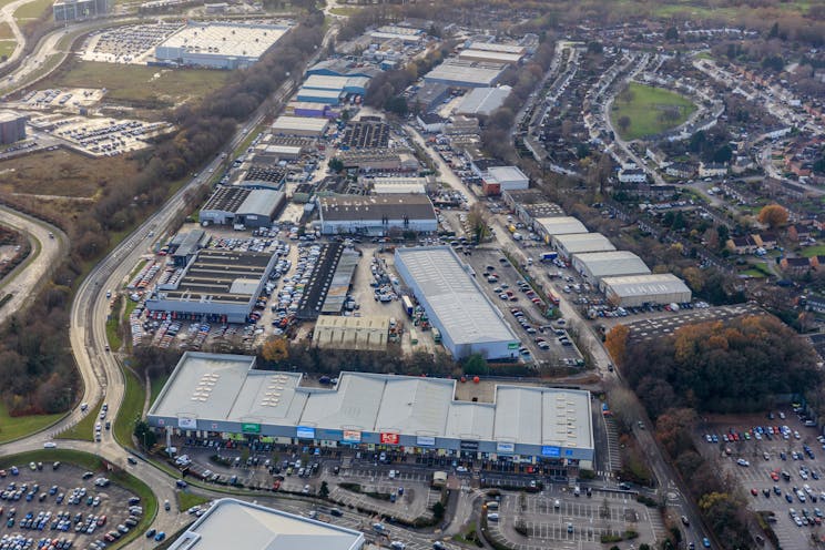 Stakeworks, Invincible Road, Farnborough, Warehouse & Industrial To Let - HLP_R_171207_5123.jpg