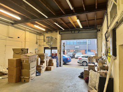 2A Tomo Industrial Estate, Uxbridge, Warehouse To Let - 2A Tomo - Warehouse 2.jpg