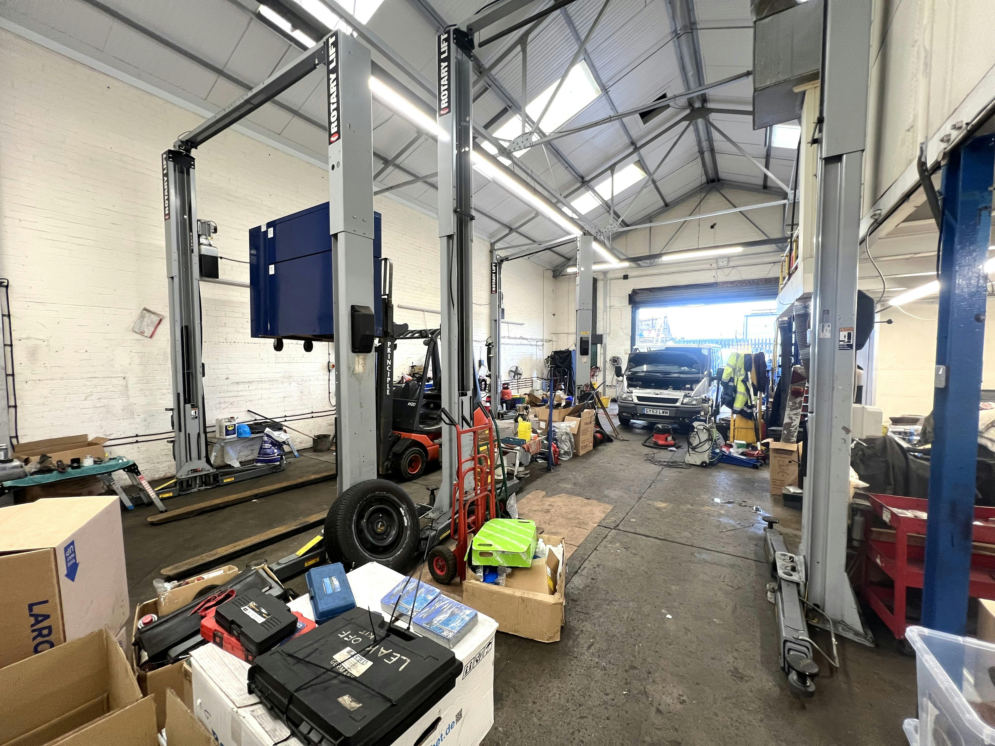 26A Stephenson Way, Crawley, Industrial To Let - IMG_0208.jpeg