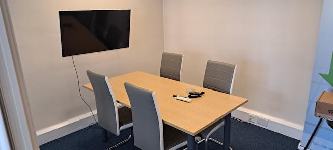 Anchor House (Ground Floor), Bagshot, Offices To Let - 20250826_130626.jpg