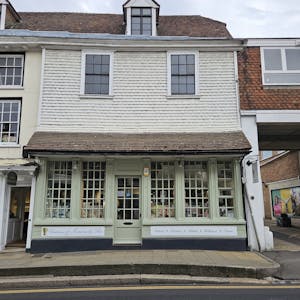 18 High Street, Battle, Retail To Let - 20250813_153916_resized.jpg