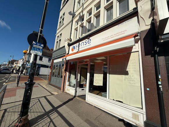 95 Broadway, Leigh-on-Sea, Retail To Let - Shop Front