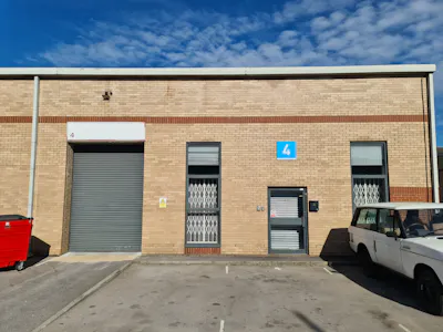 Unit 4 Boundary Business Centre, Boundary Way, Woking, Industrial To Let - 20231017_122050.jpg