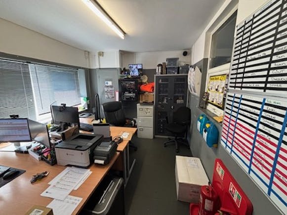D4 Grafton Way, West Ham Industrial Estate, Basingstoke, Industrial / Industrial To Let - Picture4.jpg