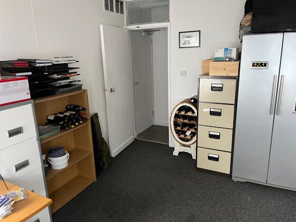 Office, Rayleigh, Office To Let - WhatsApp Image 2026-04-01 at 1.18.27 PM.jpeg