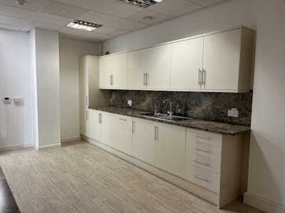 2nd Floor Office Suite, 5 Chalfont Court, Amersham, Office To Let - IMG_8531.JPG